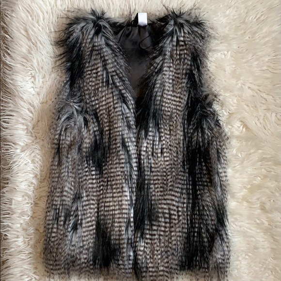 H&M Sweaters - Faux fur vest